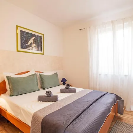 Apartamento Durdica Beautiful Garden With Fantastic Sea And Mountain Views Metajna Exterior foto