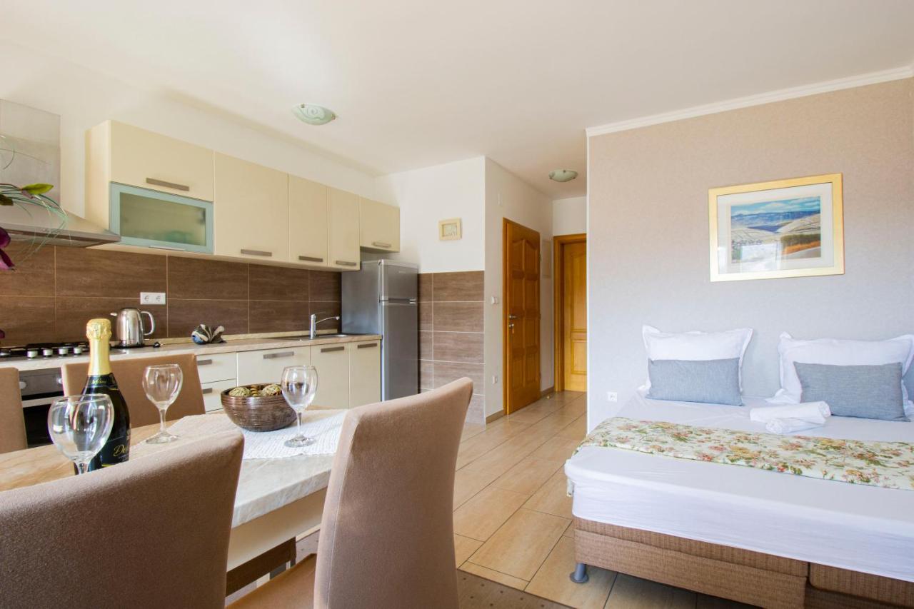 Apartment Durdica Beautiful Garden With Fantastic Sea And Mountain Views *